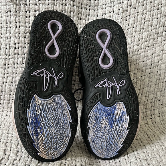 Nike Kyrie Infinity GS Black Metallic Silver Size 6.5 DD0334-005 - Picture 7 of 7